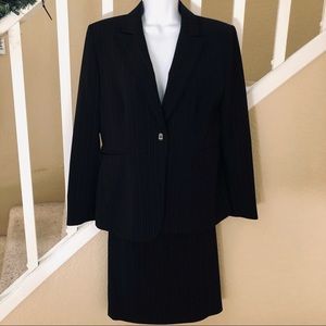 TAHARI set two pieces
